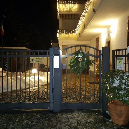B&B Marge Oltrona di San Mamette Екстер'єр фото