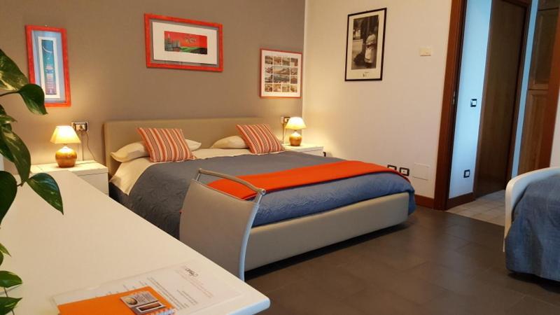 B&B Marge Oltrona di San Mamette Екстер'єр фото