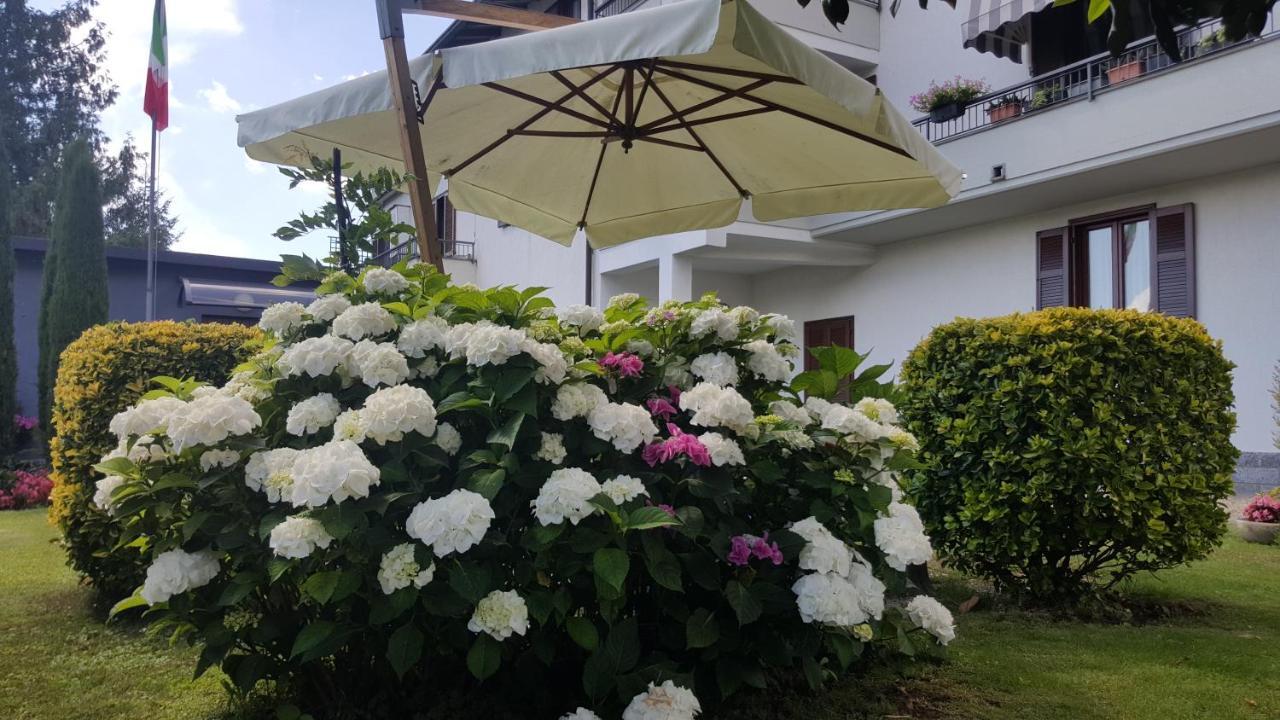B&B Marge Oltrona di San Mamette Екстер'єр фото
