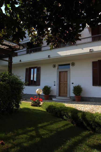 B&B Marge Oltrona di San Mamette Екстер'єр фото