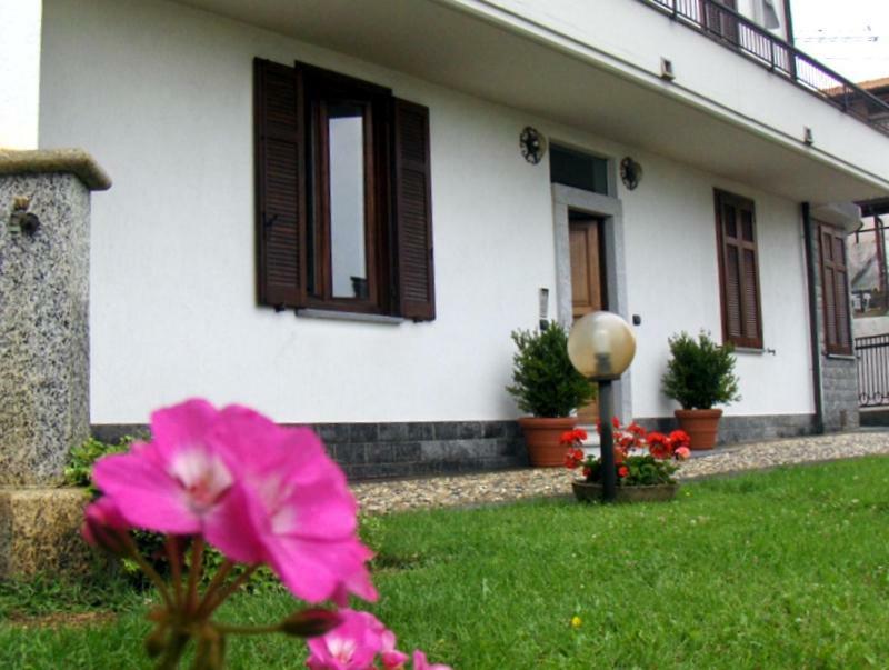 B&B Marge Oltrona di San Mamette Екстер'єр фото