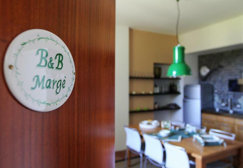 B&B Marge Oltrona di San Mamette Екстер'єр фото