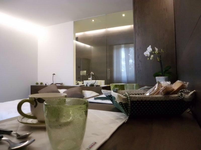 B&B Marge Oltrona di San Mamette Екстер'єр фото